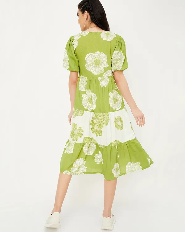 Meadow_Breeze_Green_&_White_Floral_Tiered_Midi_Dress_For_Women