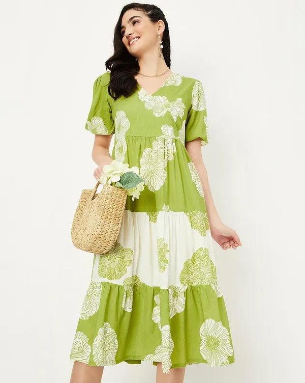 Meadow_Breeze_Green_&_White_Floral_Tiered_Midi_Dress_For_Women