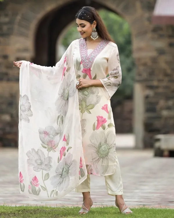 Blush_Bloom_White_Floral_Embroidered_Kurta_Set_For_Women