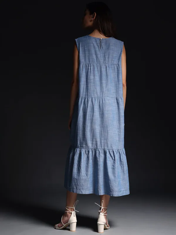 Blue_Daisy_Dreams_Metallic_Art_Sleeveless_Maxi_Dress_For_Women