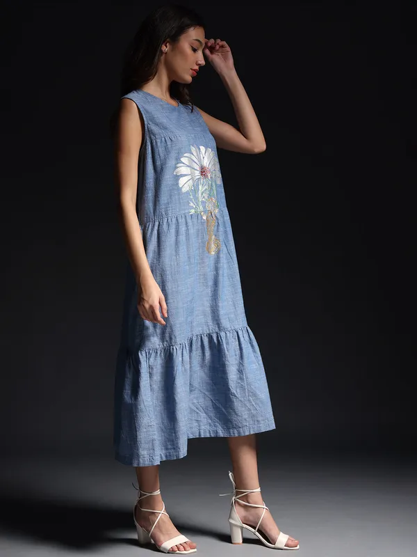 Blue_Daisy_Dreams_Metallic_Art_Sleeveless_Maxi_Dress_For_Women