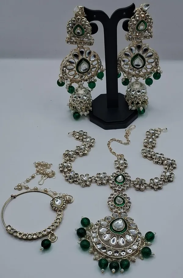 Green_Stone_Bridal_Jewellery_Set