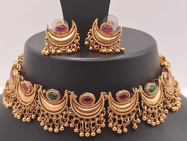 Gold_Tone_Traditional_Necklace_Set_For_Women