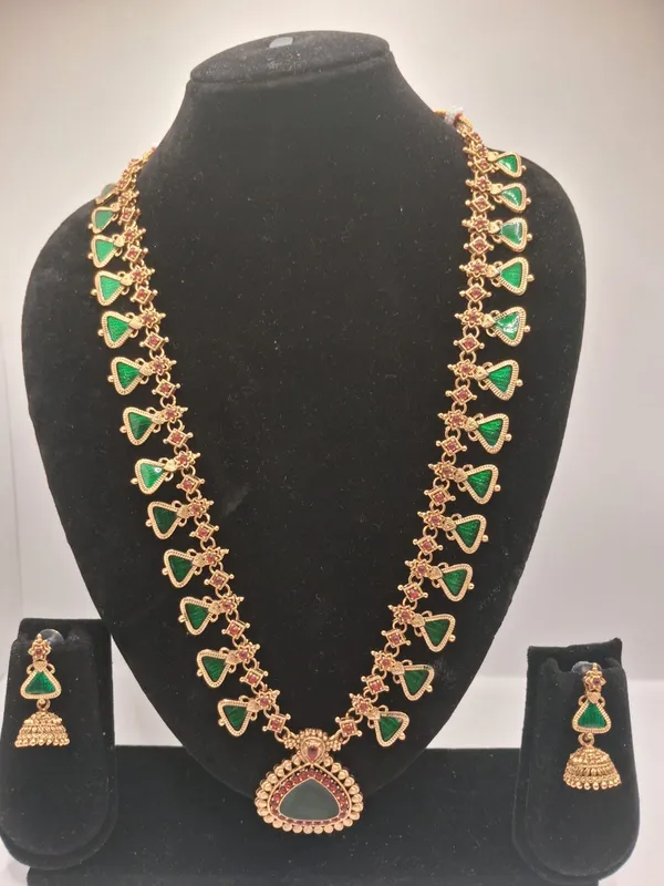 Green_Gold_Tone_Necklace_Set_For_Women