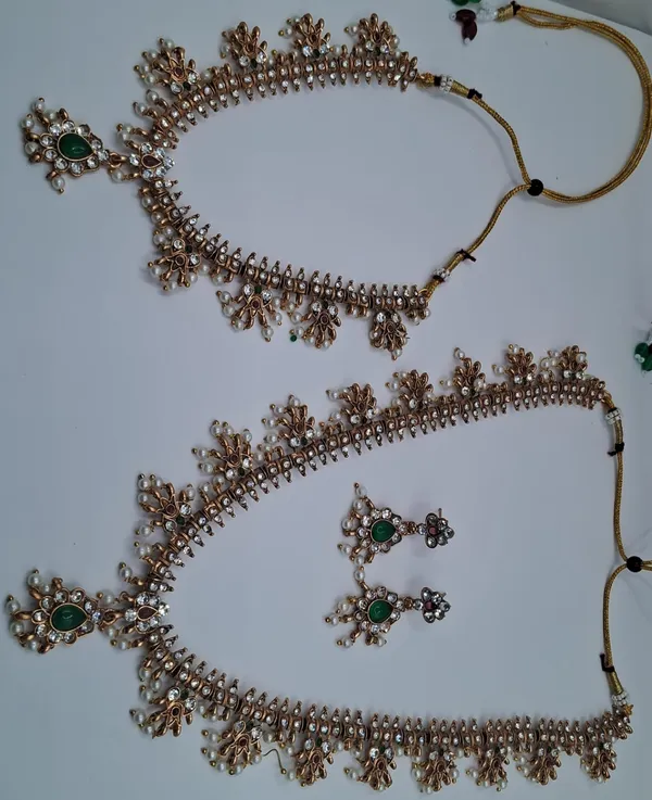 Gold_Tone_Green_Stone_Pearl_Necklace_Set_For_Women
