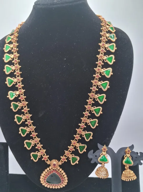 Green_Gold_Tone_Necklace_Set_For_Women
