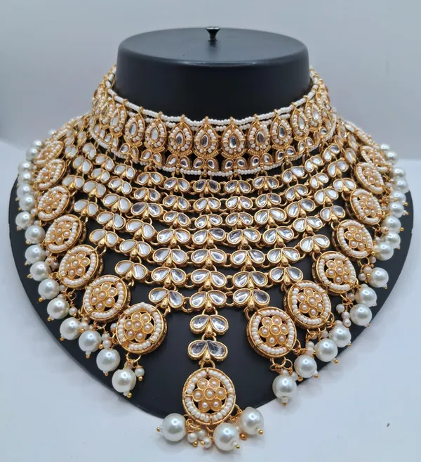 Gold_Tone_Kundan_Style_Bridal_Jewellery_Set_For_Women
