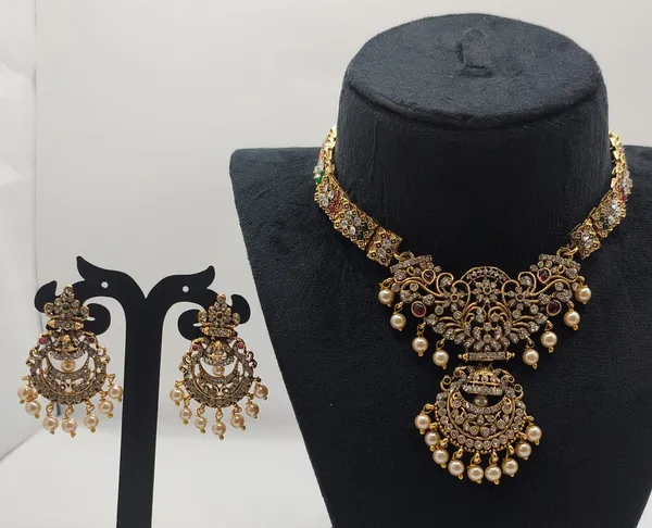 Gold_Tone_Kundan_Necklace_Set_With_Earrings_For_Women