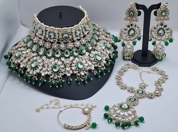 Green_Stone_Bridal_Jewellery_Set