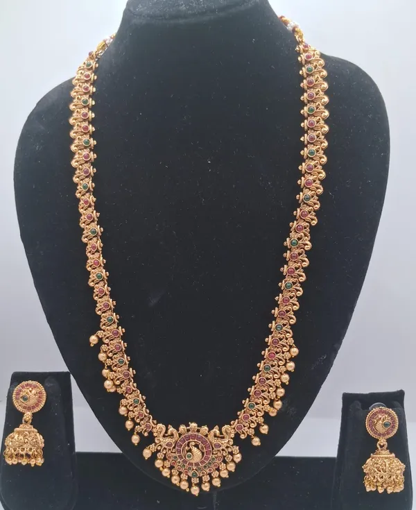 Gold_Tone_Temple_Jewellery_Set_For_Women