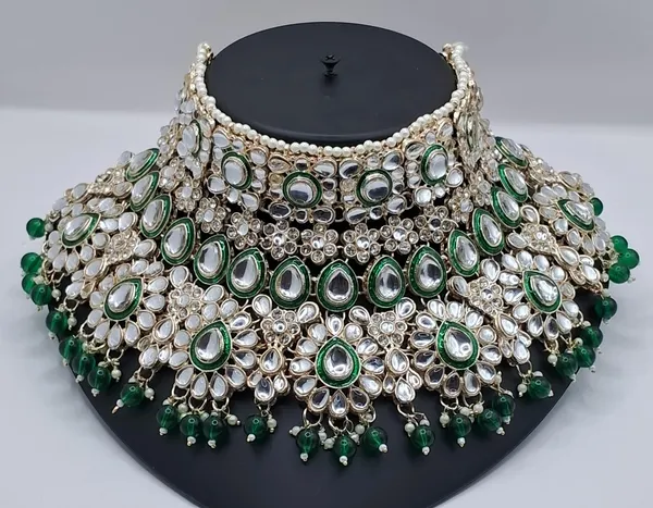 Green_Stone_Bridal_Jewellery_Set