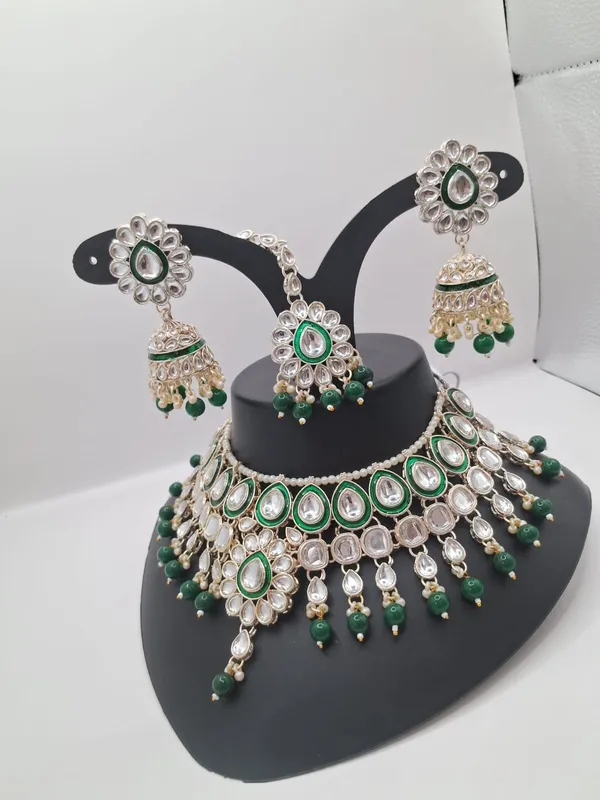 Green_Kundan_Style_Bridal_Jewellery_Set_For_Women