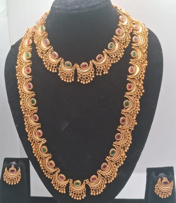 Gold_Tone_Traditional_Necklace_Set_For_Women