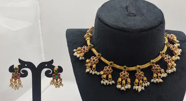 Gold_Tone_Multicolour_Stone_Necklace_Set_With_Earrings