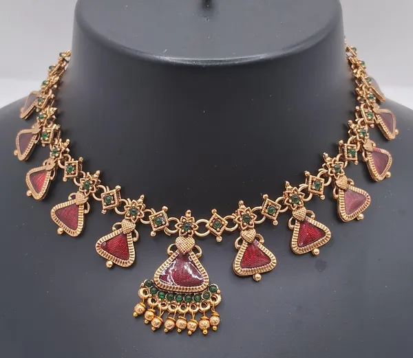 Maroon_Gold_Tone_Traditional_Necklace_Set_for_Women