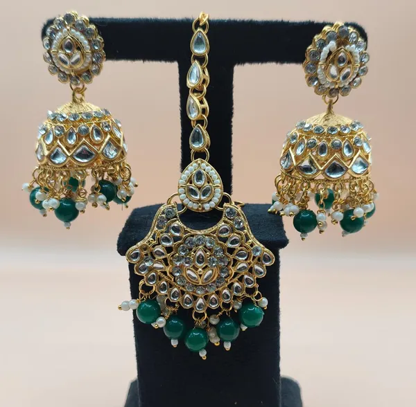 Gold_Tone_Kundan_Necklace_Set_With_Maang_Tikka_For_Women