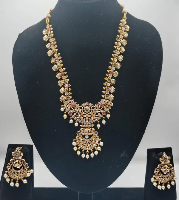 Gold_Tone_Floral_Necklace_Set_For_Women