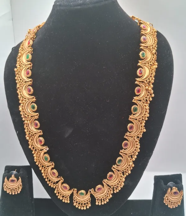 Gold_Tone_Traditional_Necklace_Set_For_Women