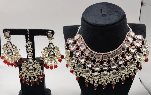 Gold-Tone_Kundan_Bridal_Jewellery_Set_For_Women