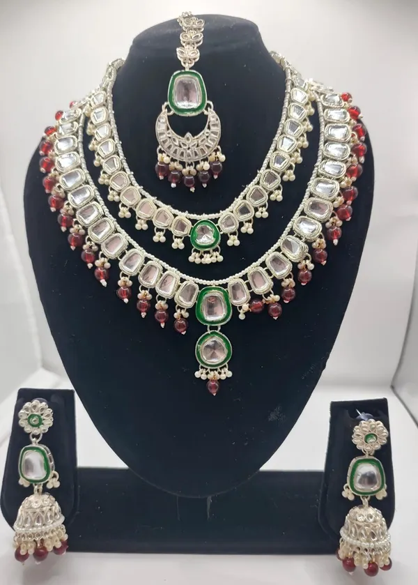 Silver-Tone_Stone_Studded_Bridal_Jewellery_Set_For_Women