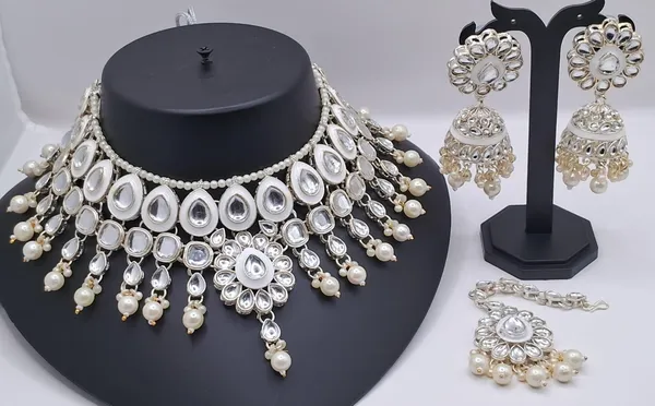 Silver_Tone_Pearl_Embellished_Jewellery_Set_For_Women