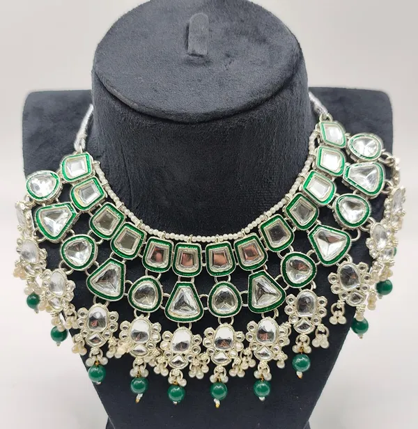 Green_Stone_Embellished_Jewellery_Set_For_Women