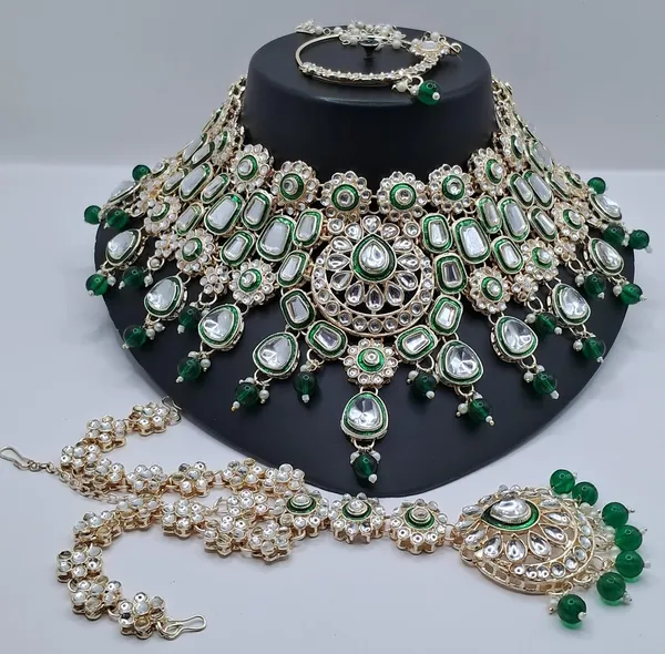 Necklace_Set_with_Matching_Maang_Tikka