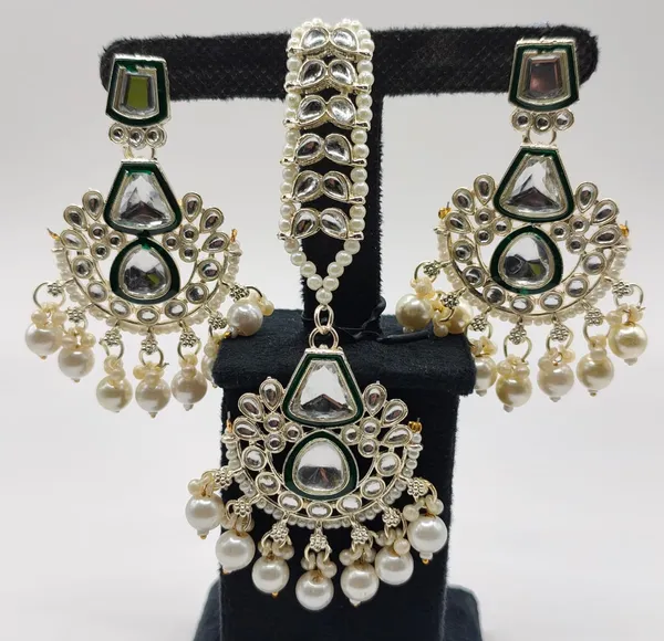 Green_Stone_Pearl_Jewellery_Set_For_Women