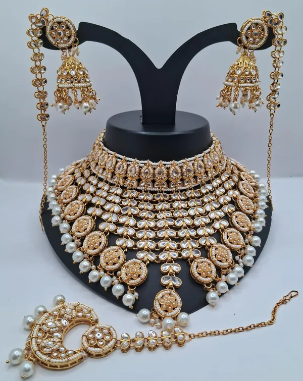 Gold_Tone_Kundan_Style_Bridal_Jewellery_Set_For_Women