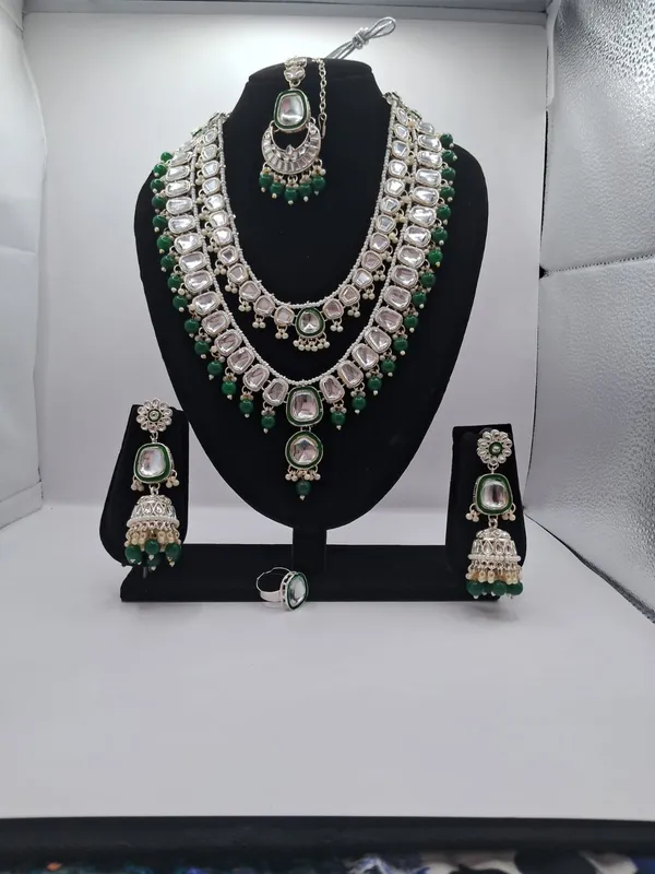 Green_Kundan_Style_Bridal_Jewellery_Set_For_Women