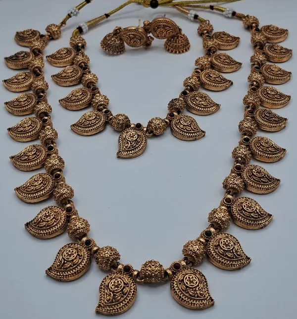 Gold_Tone_Antique_Necklace_Set_For_Women