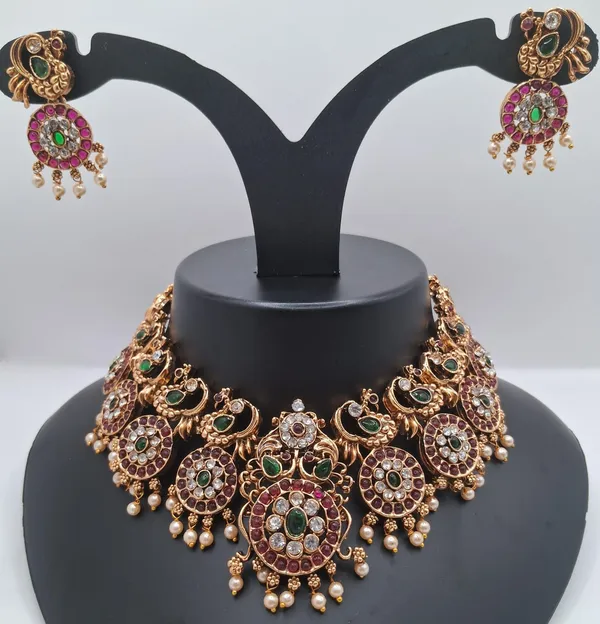 Gold_Tone_Kundan_Necklace_Set_For_Women