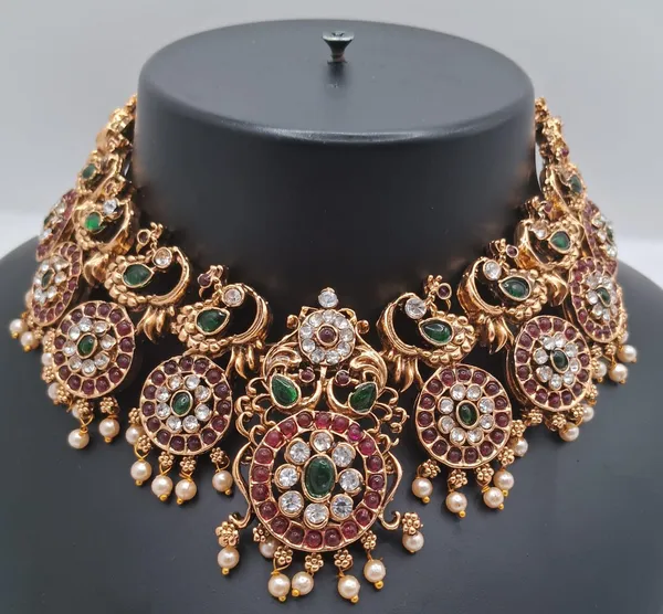 Gold_Tone_Kundan_Necklace_Set_For_Women