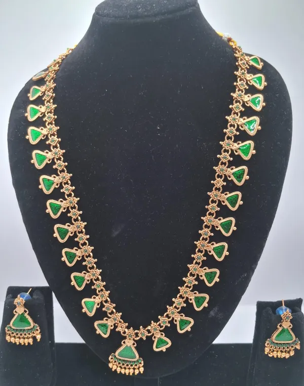 Green_Gold_Tone_Necklace_Set_For_Women