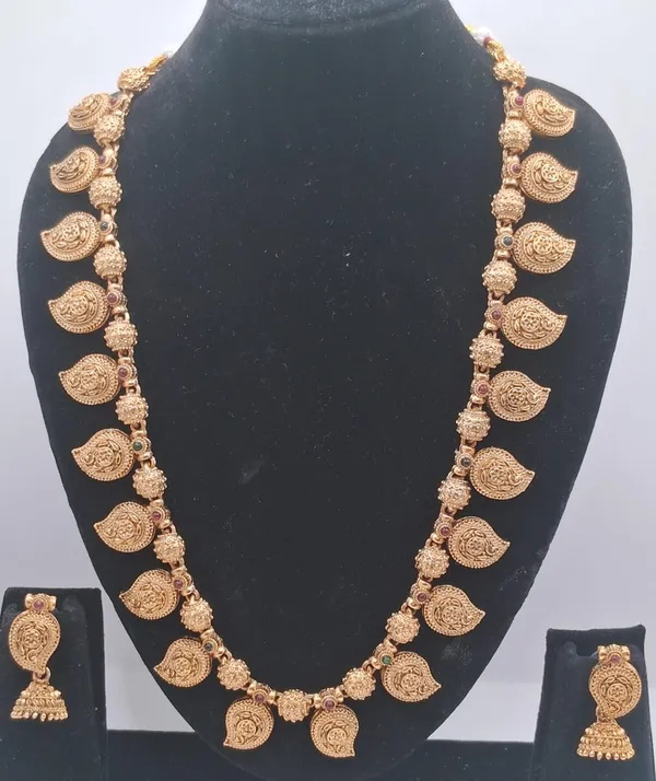 Gold_Tone_Antique_Necklace_Set_For_Women