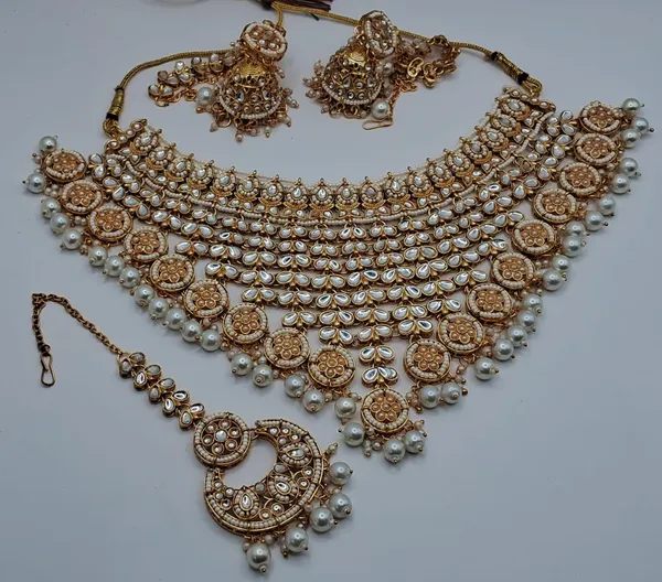 Gold_Tone_Kundan_Style_Bridal_Jewellery_Set_For_Women