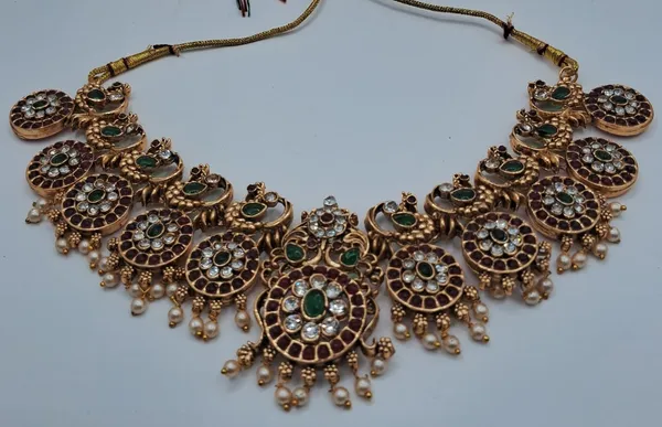 Gold_Tone_Kundan_Necklace_Set_For_Women