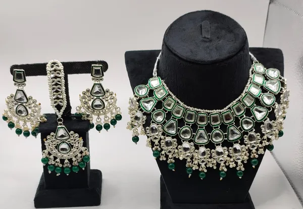 Green_Stone_Embellished_Jewellery_Set_For_Women