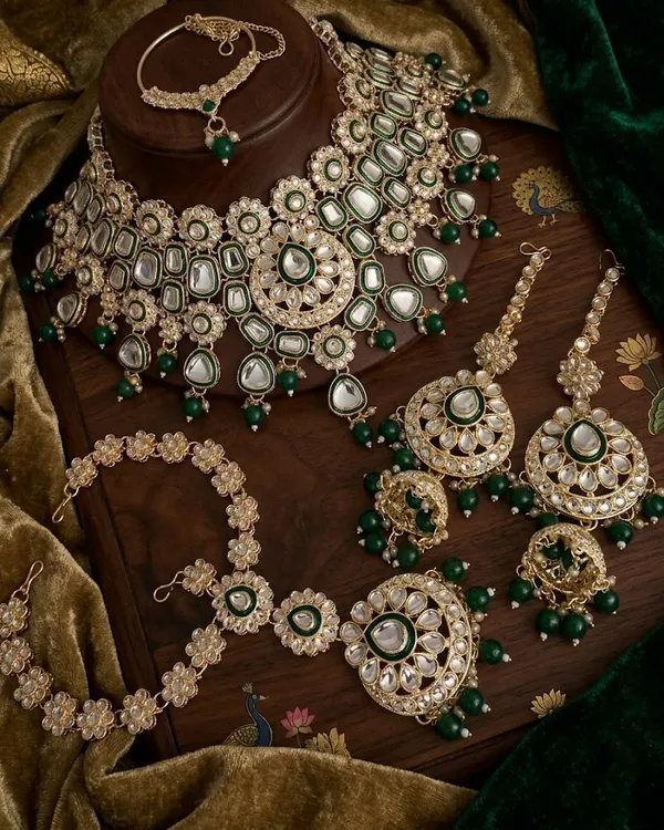 Gold_Tone_Kundan_Style_Jewellery_Set_For_Women