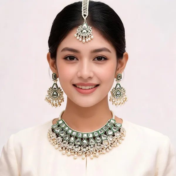 Green_Stone_Pearl_Jewellery_Set_For_Women