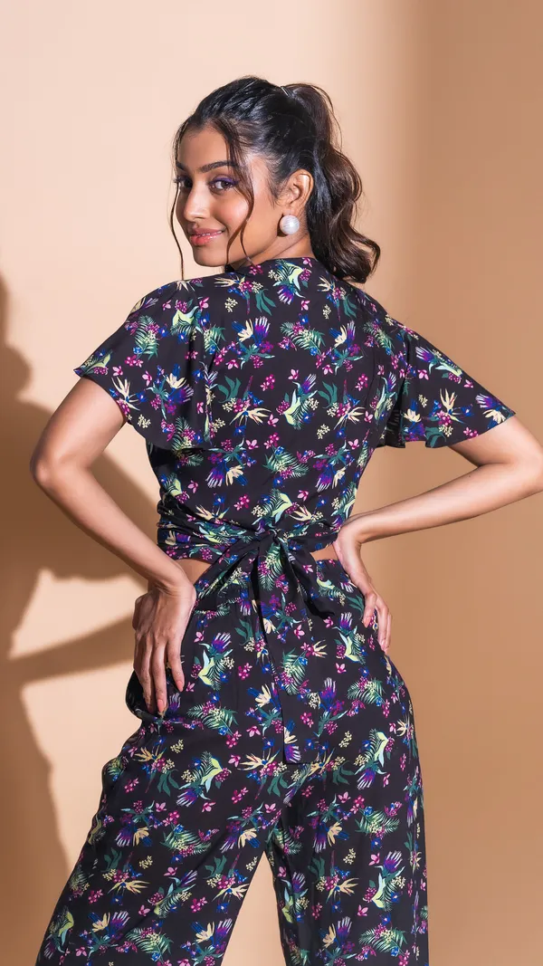 Black_Premium_Printed_Crop_Top_With_Pant_Co-Ord_Set_For_Women