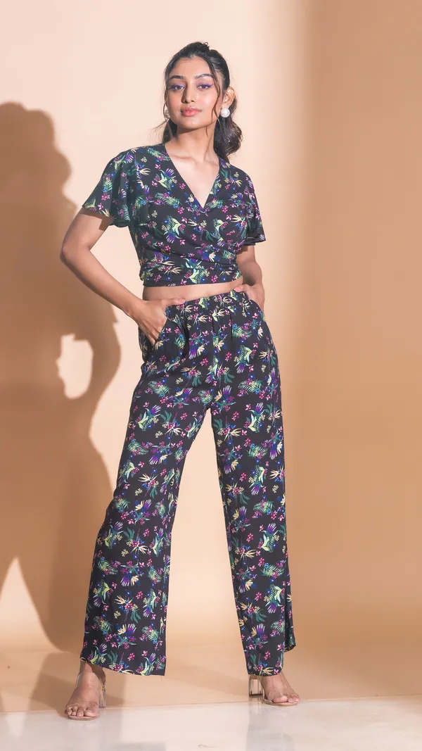 Black_Premium_Printed_Crop_Top_With_Pant_Co-Ord_Set_For_Women