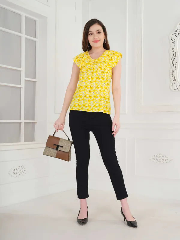 Yellow_Floral_Collared_Sleeveless_Top_For_Women