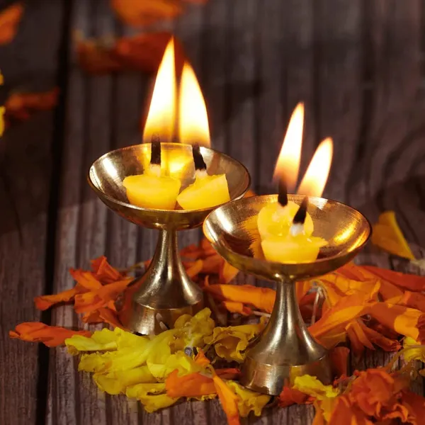 Combo_Of_Swaha_Pure_Ghee_Diya_7Min_Swaha_Floating_Wicks_&Swaha_Sindhoor_(Diya_Batti_30_Pieces_Floating_Wicks_50_Pieces_Sindhoor_50G)