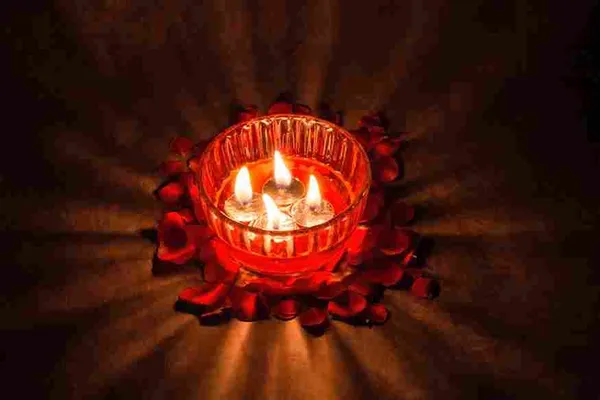 Combo_Of_Swaha_Pure_Ghee_Diya_7Min_Swaha_Floating_Wicks_&Swaha_Sindhoor_(Diya_Batti_30_Pieces_Floating_Wicks_50_Pieces_Sindhoor_50G)