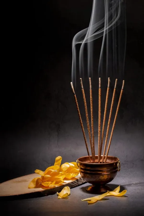 Golden_Champa_Agarbatti_(Set_Of_35)_Long_Lasting_Champa_Fragrance_Fresh_Enchanting_Incense_Sticks_For_Pooja_-_Pack_Of_3