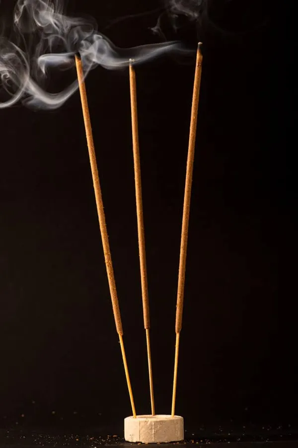 Golden_Champa_Agarbatti_(Set_Of_35)_Long_Lasting_Champa_Fragrance_Fresh_Enchanting_Incense_Sticks_For_Pooja_-_Pack_Of_3