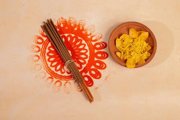 Golden_Champa_Agarbatti_(Set_Of_35)_Long_Lasting_Champa_Fragrance_Fresh_Enchanting_Incense_Sticks_For_Pooja_-_Pack_Of_3
