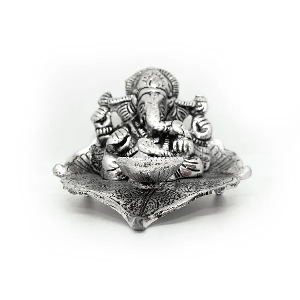 Pipal_Leaf_Ganesha_Deepak_Diya_Holder_Ganapathi_Sculpture_Home_Decorations
