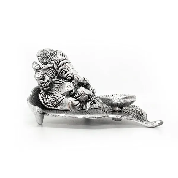 Pipal_Leaf_Ganesha_Deepak_Diya_Holder_Ganapathi_Sculpture_Home_Decorations